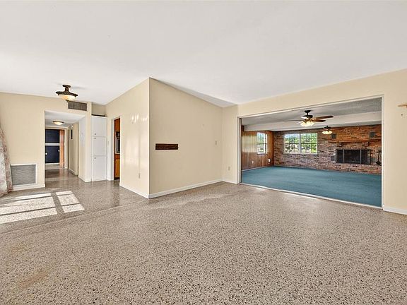 2nd image of 710 Twin Oaks Ln