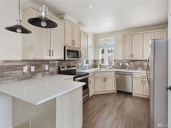 2nd image of 5900 64th St NE Unit 106