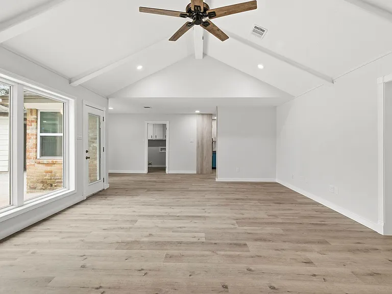 15215 Parkville Dr — Photo 34