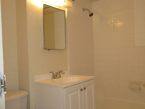5th image of 604-36 S Washington Sq #113
