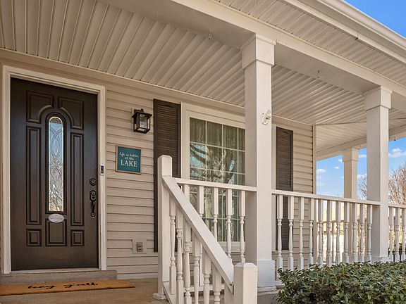 5th image of 112 Waters Edge Ln