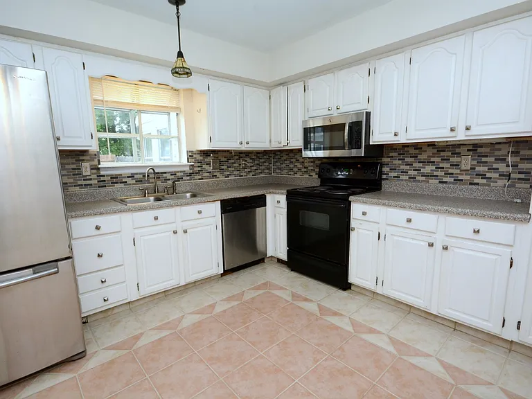 1217 Reardon Cir — Photo 42