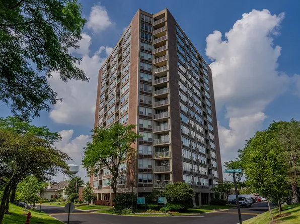 3925 Triumvera Dr APT 9B, Glenview, IL 60025