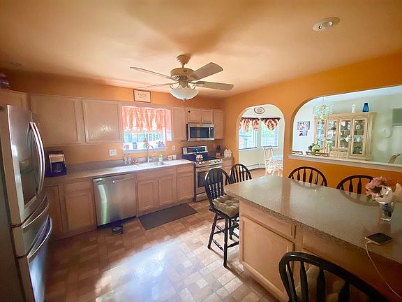 4th image of 57 Pinelawn Ave