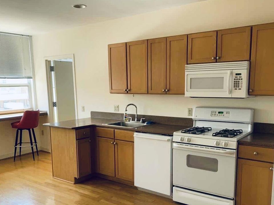 2nd image of 1100VI East St #719