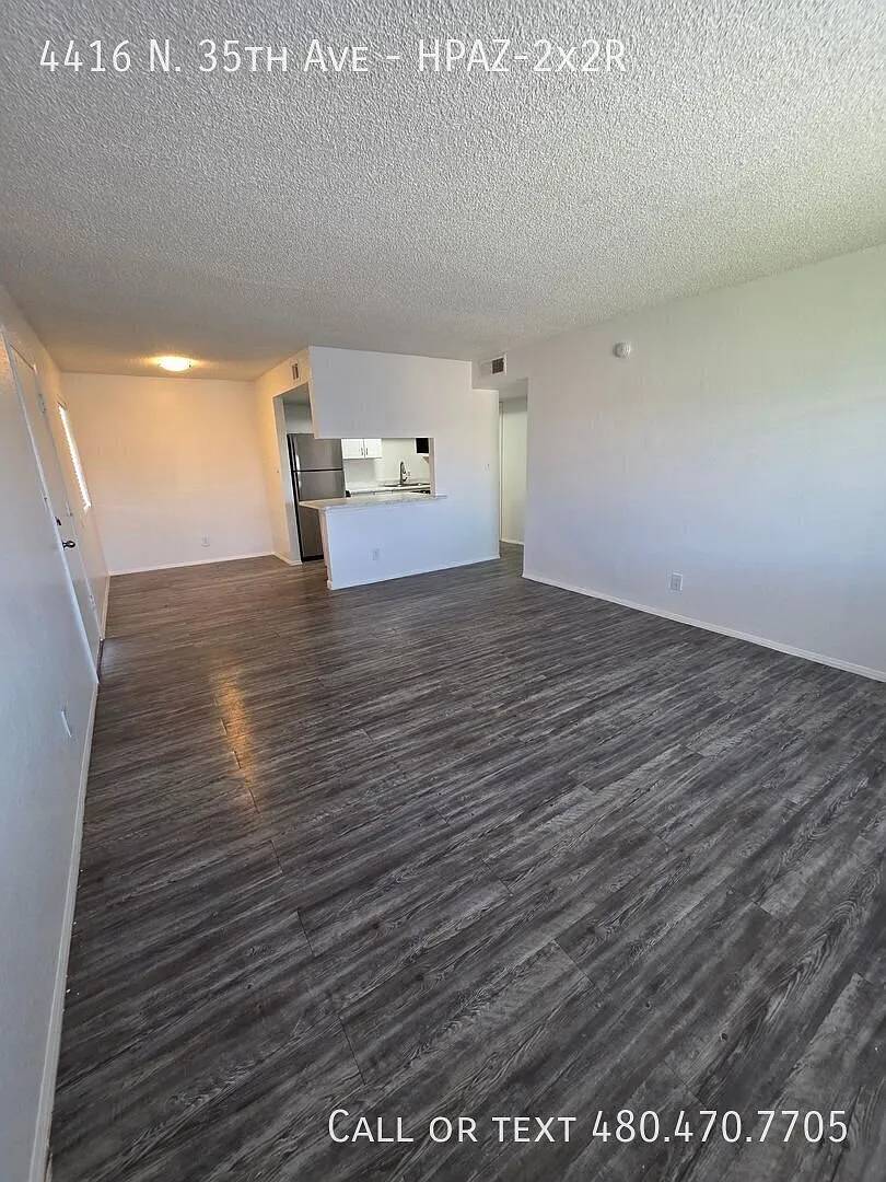 Large, renovated 2 bedroom/2 bath units in Phoenix $1,249.00 (Limited units) plus 1 month free re... — Photo 1