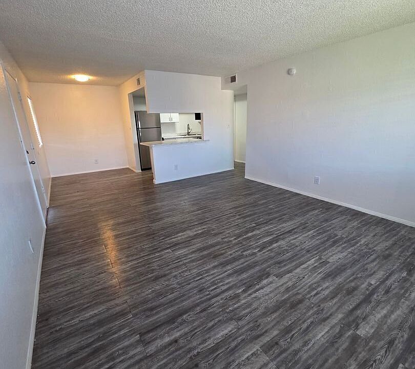 1st image of 4416 N 35th Ave #2X2R