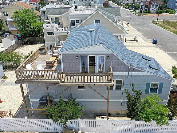 2nd image of 413 Pelham Ave