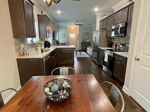 5th image of 576 Bellingham Dr NE