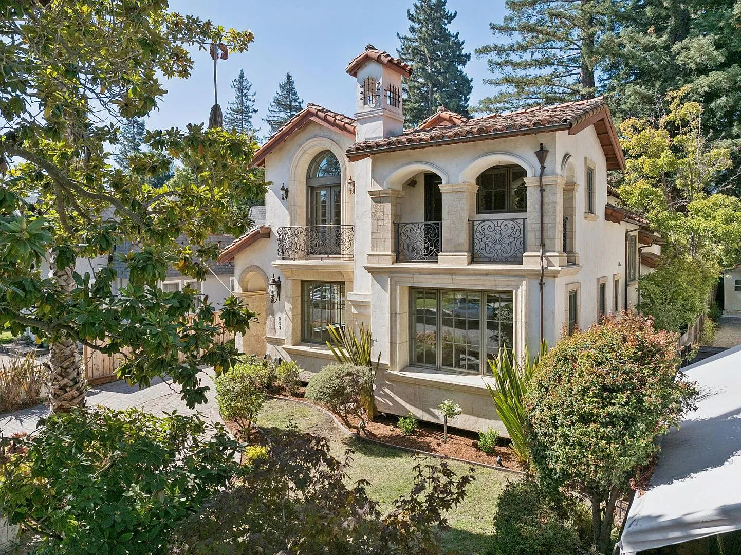 A Distinctive California Mediterranean Residence in Old Palo Alto — Photo 2