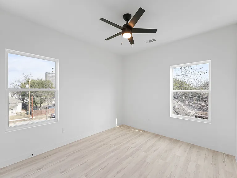 206 W Brooklyn Ave — Photo 18