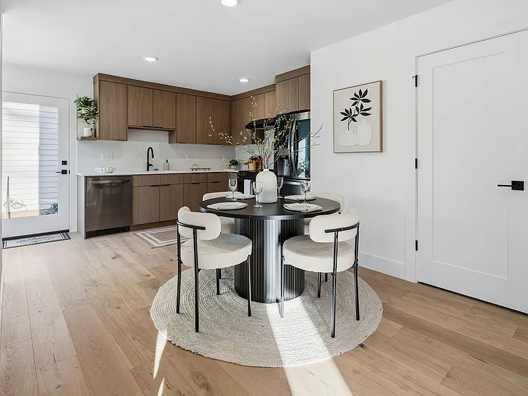225 E Ave — Photo 12