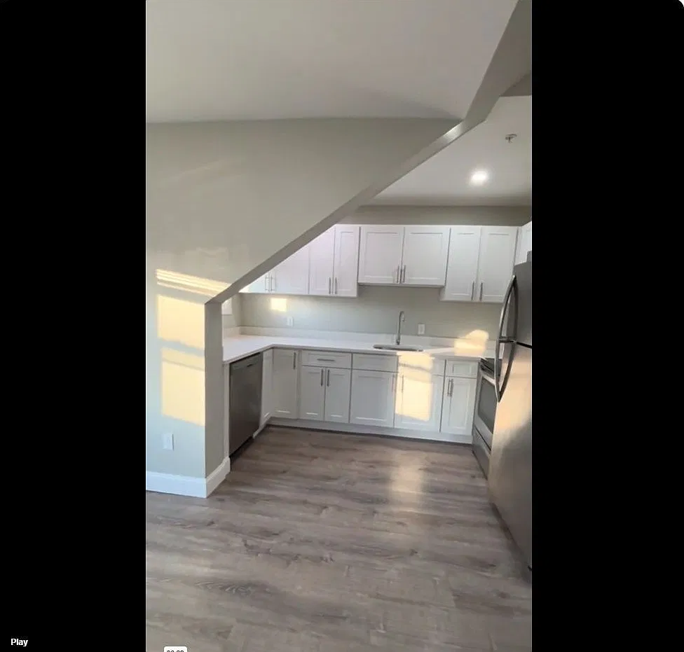 3 bed, 3.0 bath, 1200 sqft, $2,175 — Photo 2