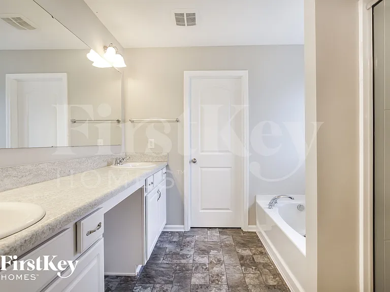 5776 Bluff View Ln — Photo 8