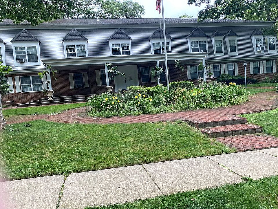 1st image of 100 Towne House Vlg #308