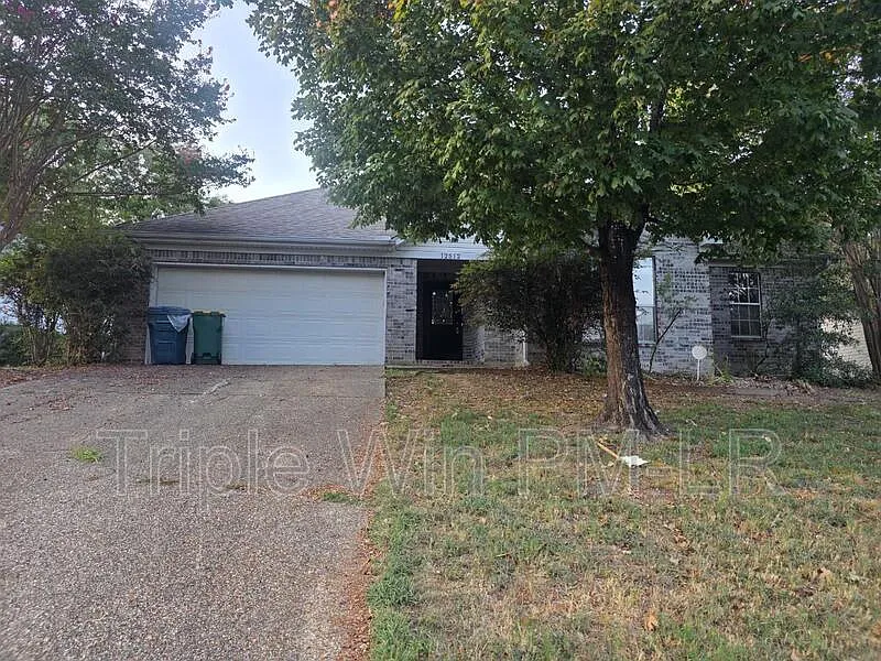 12512 Woodbury Dr