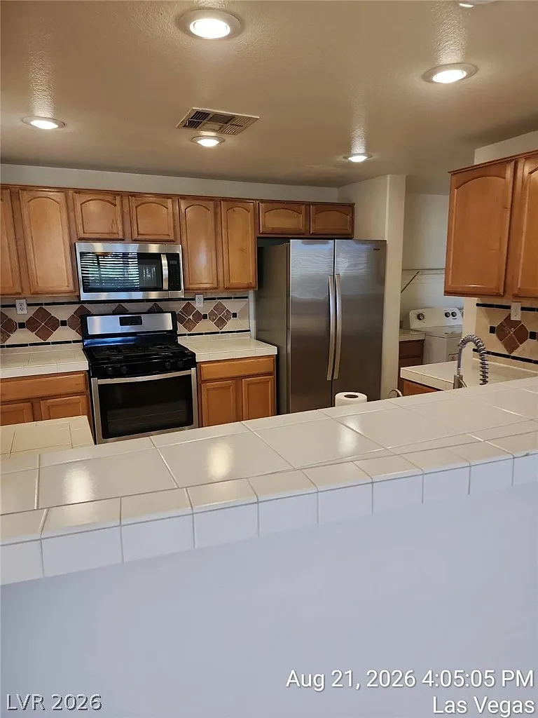 2 bed, 3.0 bath, 1707 sqft, $1,995 — Photo 4