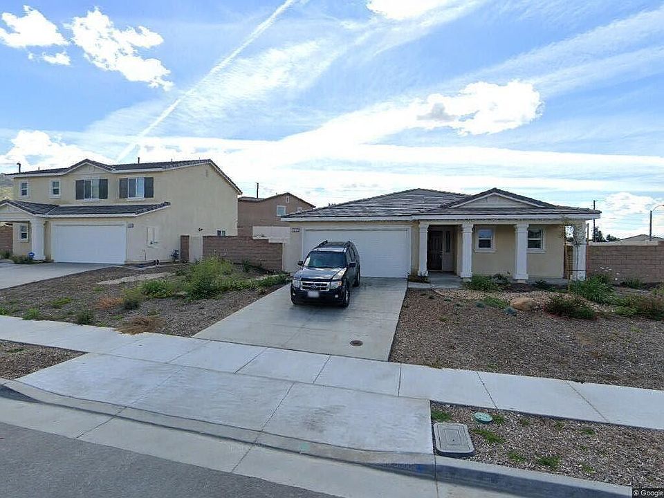 3 bed, 2.5 bath and 2 cars garage, recently built house. This house is very conveniently located for students attending local college and univrsities.