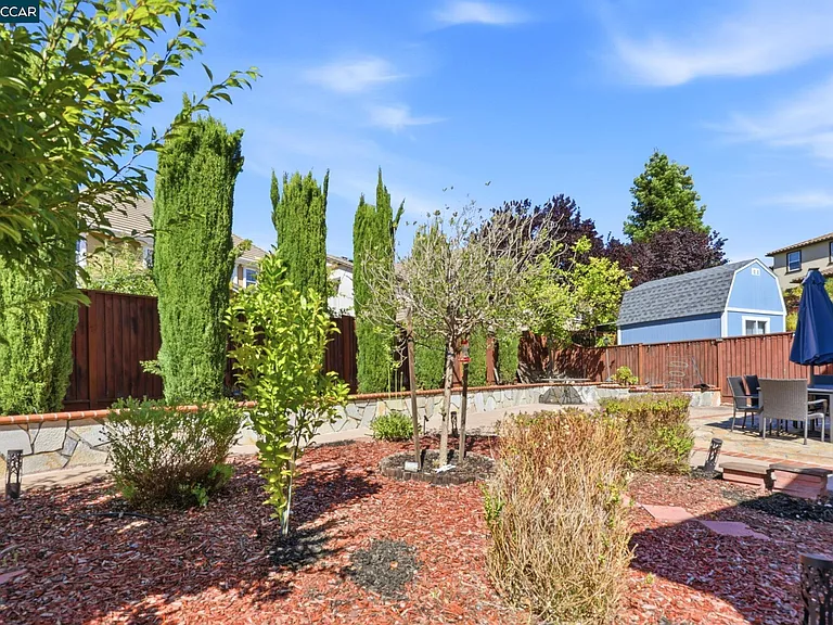 165 Paddington Ct — Photo 38