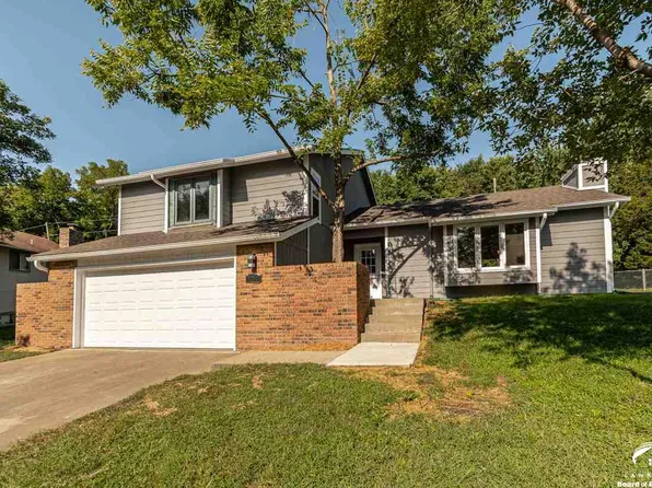 2011 Jenny Wren Rd, Lawrence, KS 66047