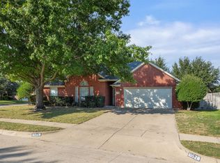 10528 Stonehill Dr, Benbrook, TX 76126