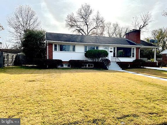 2nd image of 3820 Barcroft Ln