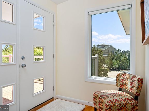 4th image of 153 Long Beach Blvd #B