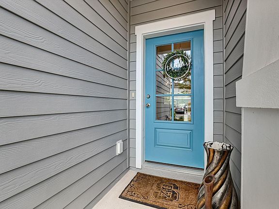 2nd image of 124A Pinebury Ln