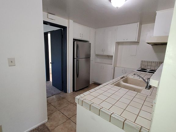 2nd image of 1652 E Kingsley Ave APT 3
