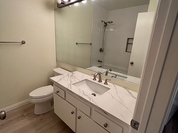 Guest Bathroom (Newly Renovated)