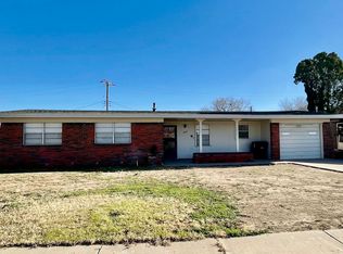 1001 Meadow Ln, Roswell, NM 88203