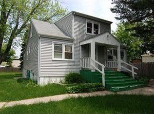 124 Geneva Ter, Round Lake Beach, IL 60073