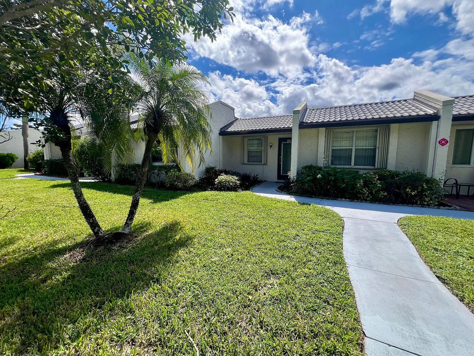 2 bed, 2.0 bath, 857 sqft, $2,000 — Photo 2