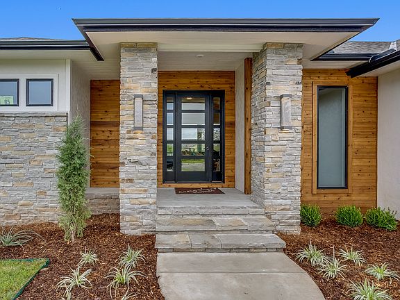 4th image of 1432 N Shadow Rock Dr