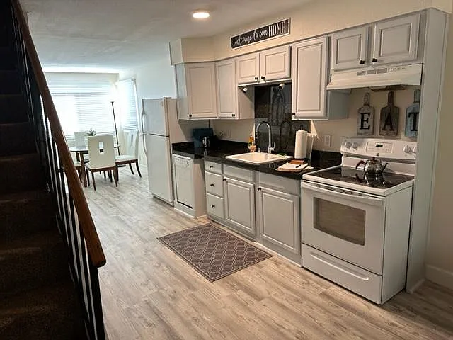 19096 Dyer Ct #2 — Photo 3