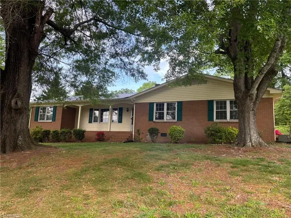 1332 Brookdale Dr, Asheboro, NC 27205