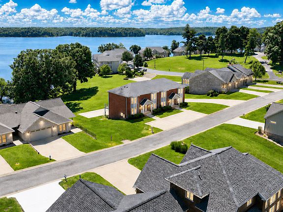 3rd image of 403 Moon Bay Dr