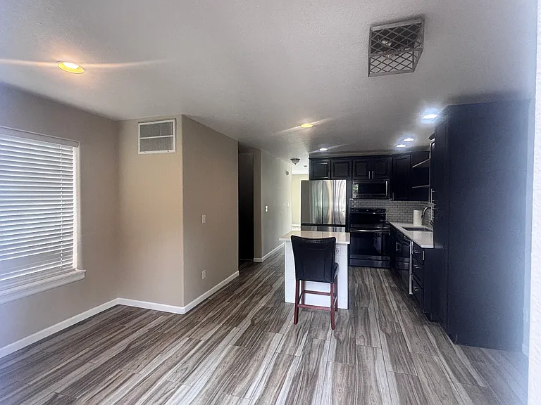 4209 SW 3rd St — Photo 7