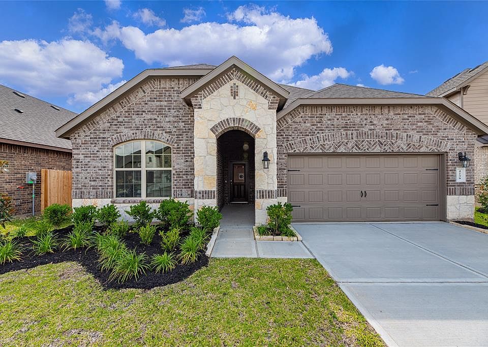1st image of 28639 Hannahs Harbor Ln