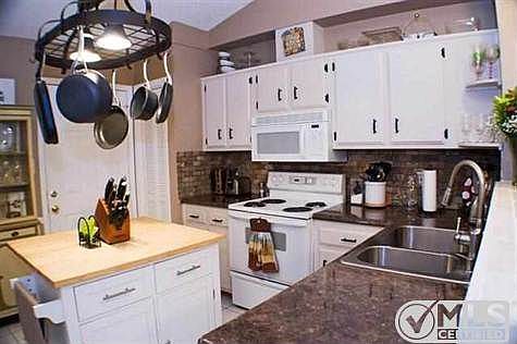 3rd image of 3256 Garcia Dr #4