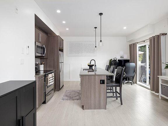 5th image of 15 Canada Ave #206