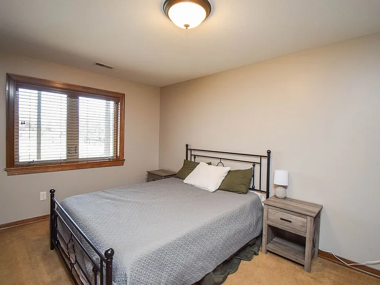 2204 S Silverthorne Ave — Photo 54