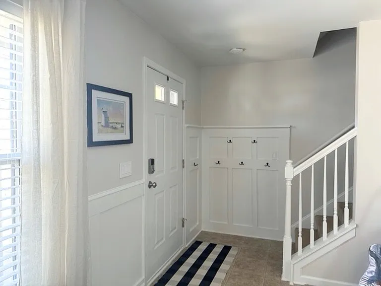 1026 Village Green Ln — Photo 3