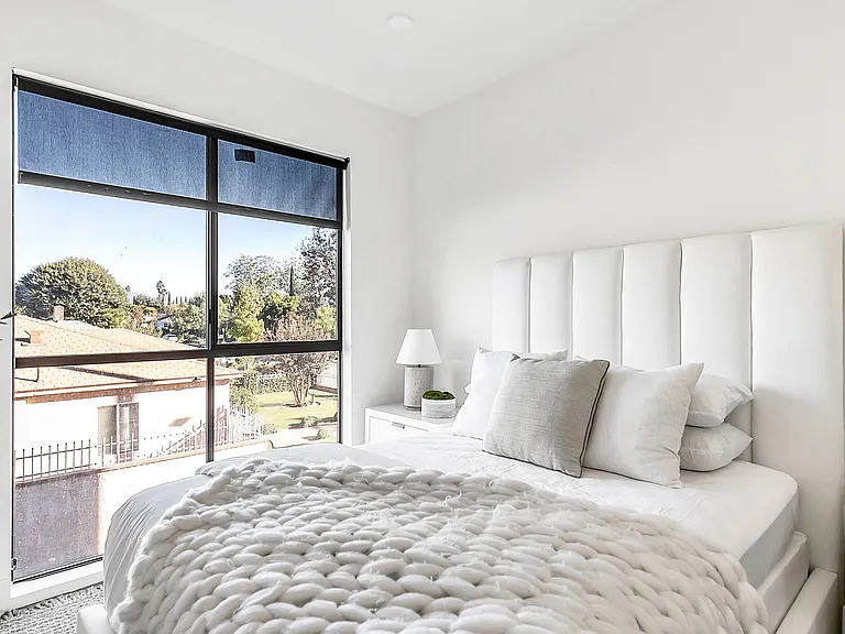 14755 Burbank Blvd — Photo 18