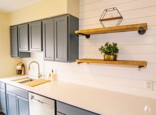 6918 Mackenzie Rd, Saint Louis, MO 63123