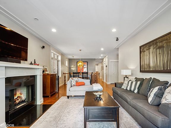 5th image of 6161 N Kenmore Ave #1N