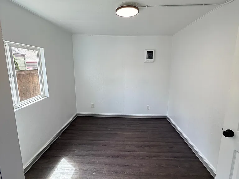 560 W 13th Ave — Photo 16