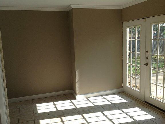 5th image of 4234 Sweetbriar Dr