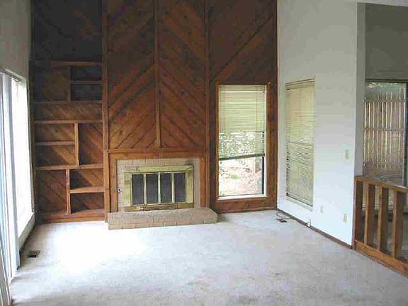 3rd image of 12224 N Stratford Dr