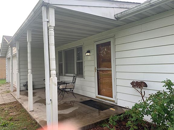 2nd image of 4917 Willow Ln
